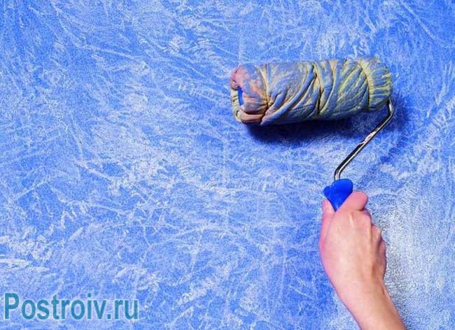 Необычное применение валика для декоративной штукатурки