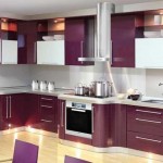Фиолетовый кухонный гарнитур. Фото