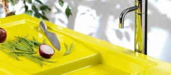 Интересный вариант кухни в желтом цвете. Фото 21
